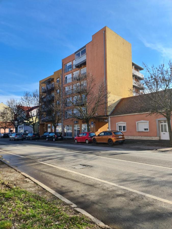 Apartman *Joy* Осиек Экстерьер фото